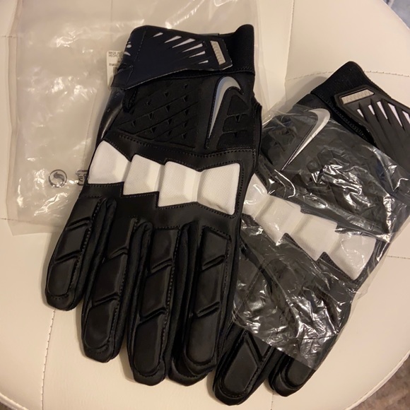 BNWT NIKE Men’s Sports Gloves 🏈⚾️⚽️